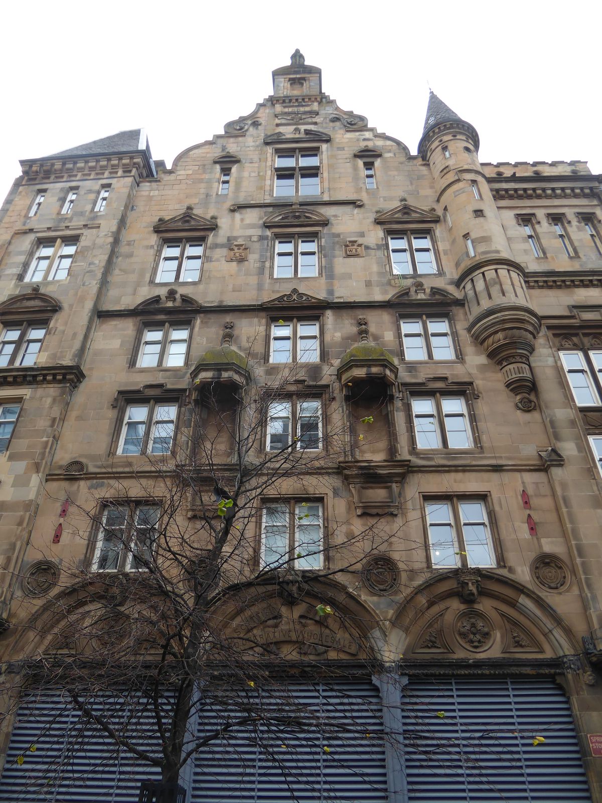 This is the oldest part of the building, from the 1880s and Franco-Flemish. Williamson says that the top floor contains a meeting hall. You 