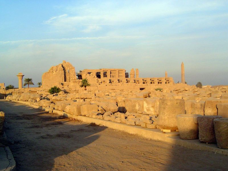 Looking north over the Temple of Khonsu toward the central axis. In the distance on the left is a solitary column. Let's go over there and l