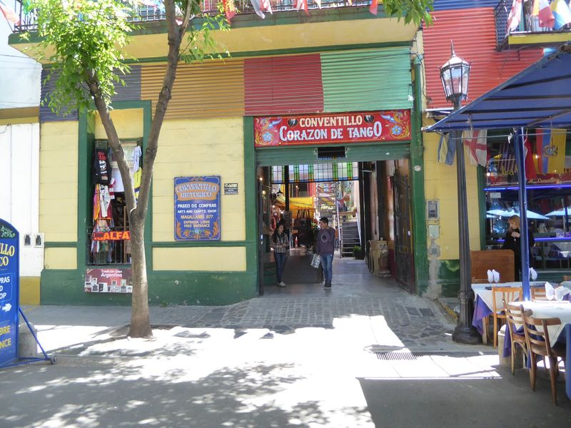 The district's name is said to have come from a tango called "Caminito," written by Juan de Dios Filiberto in 1926. The subject was not this