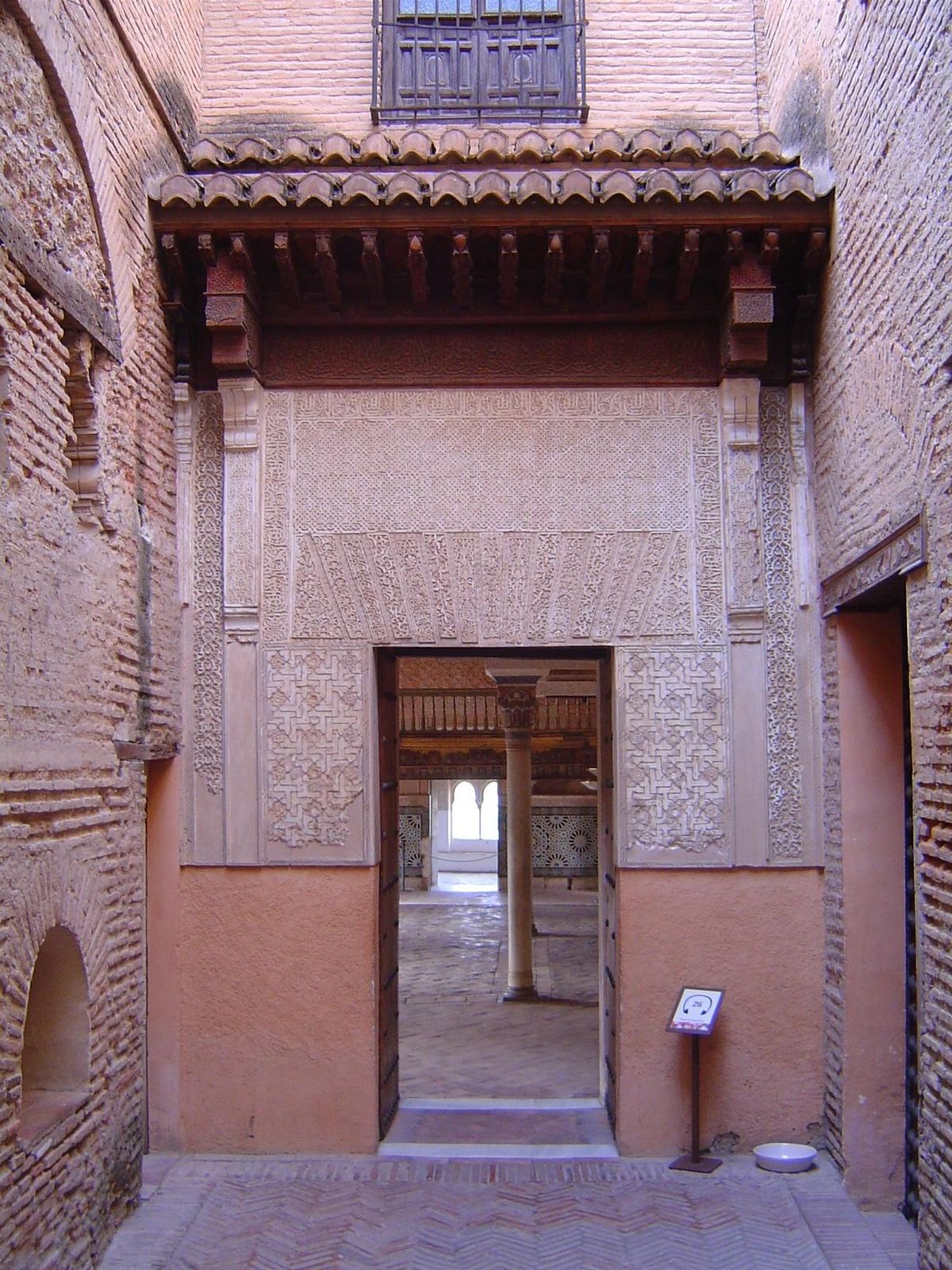 The sole and unprepossessing modern entrance to the palaces. It takes an artful visitor to take a picture like this, by the way: there's usu