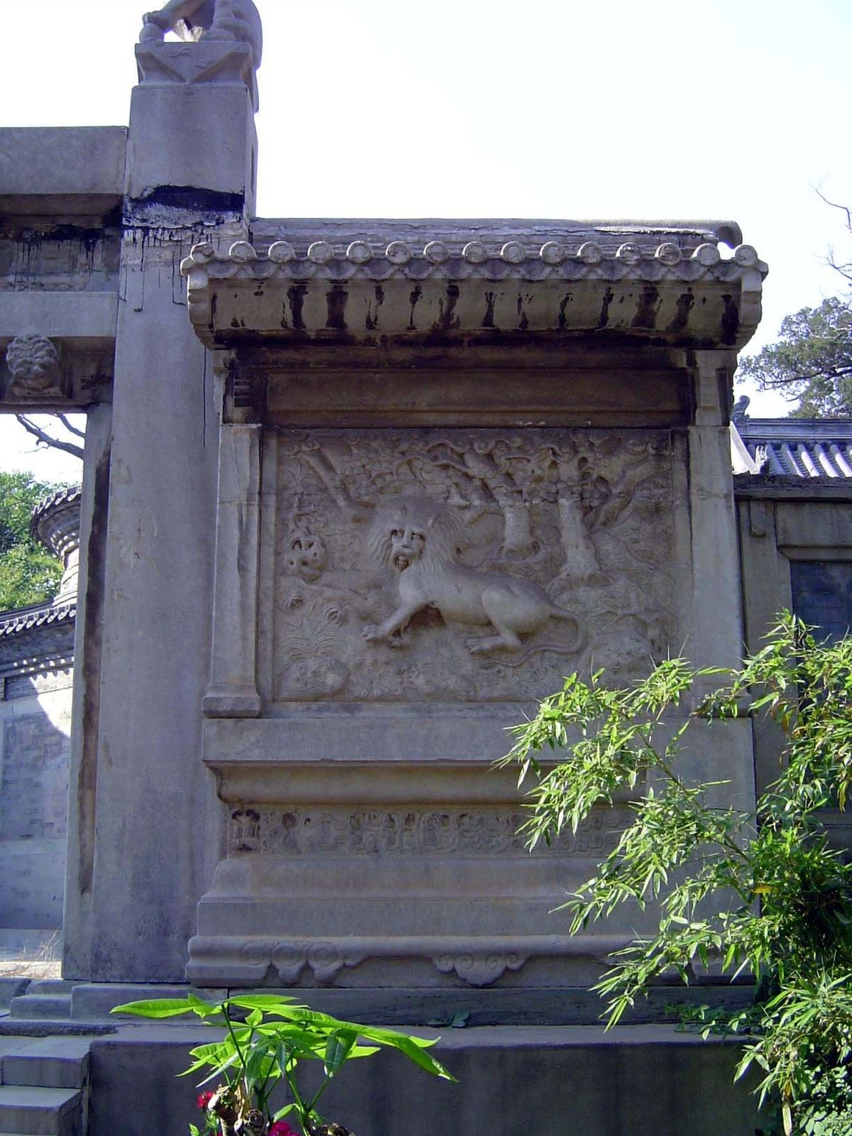 Similar gates exist at many imperial tombs, including those of the Qing emperors at Zunhua, Hebei. They, too, have sculpted flanking panels.