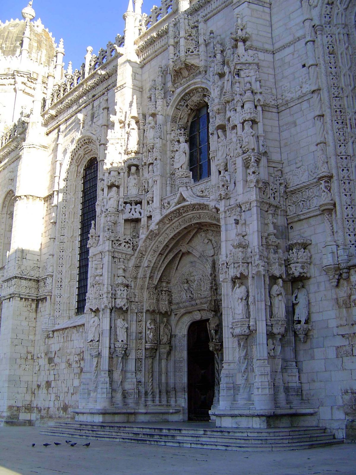 The building has been admired for a long time. Joaquim de Madeco, for example, wrote a travel guide to the city in 1874. In it, he calls thi