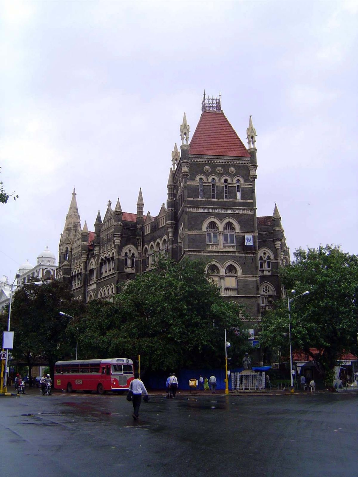 Across the street from that post office, these are the Oriental Buildings at the junction of Mahatma Gandhi formerly Esplanade and Naoroji f