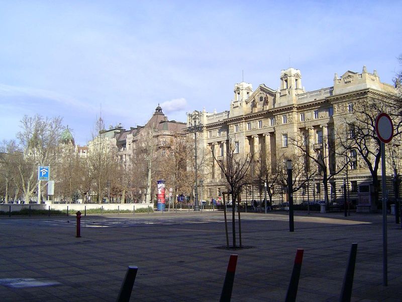 We've walked a few blocks north to Szabadsag Ter, which is to say Liberty or Freedom Square. Baedeker uses the name, though barracks had jus