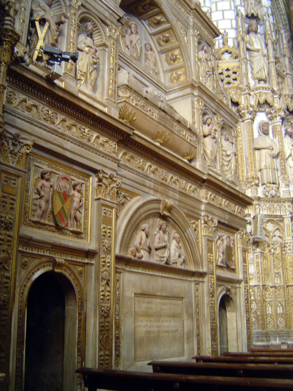 On a side wall and in an incongruous Renaissance style is the tomb of the eminent Cardinal Mendoza, a close advisor of Ferdinand and Isabell