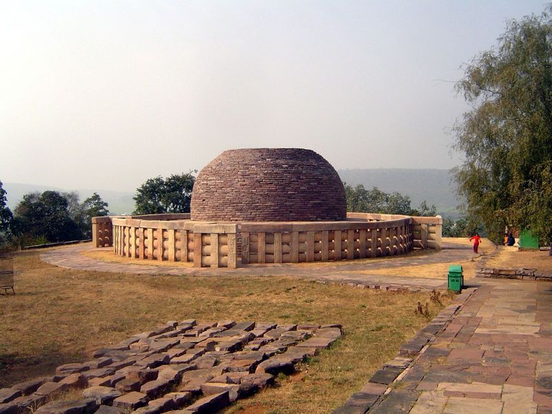 A thousand feet down the slope of the hill is Stupa 2, with relics from the approximate time of Ashoka. A sandstone relic casket with the na