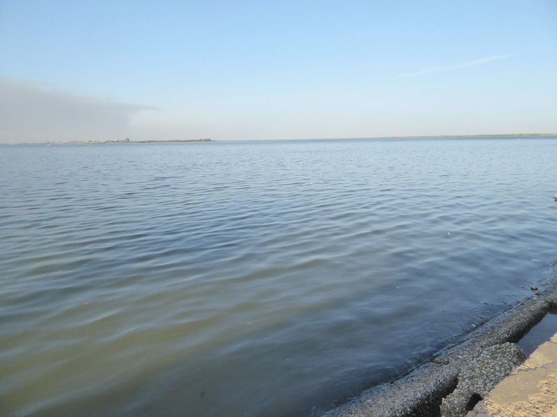 We haven't moved, but now we're looking upstream on the main course of the river. Pity about the sandbar at the river's mouth, because the S