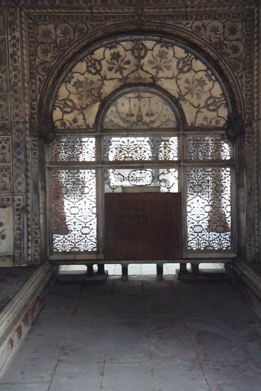 North of the Diwan-i-Am is the Diwan-i-Khas, or Hall of Private Audience, built of white marble. This was the home of Shah Jahan's Peacock T