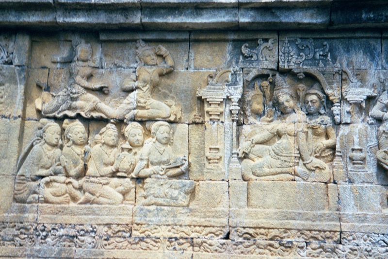 Goddesses descend to see this future mother of the Buddha.