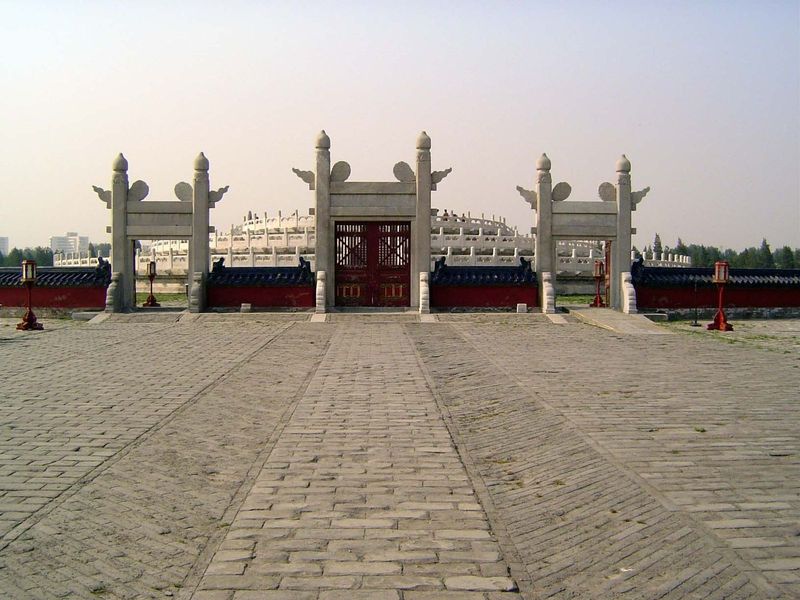 We can begin a visit at the Altar of Heaven Tiantan, built in 1420 and also known as Round Mound Yanqiu and South Altar Nantan. It's easy to