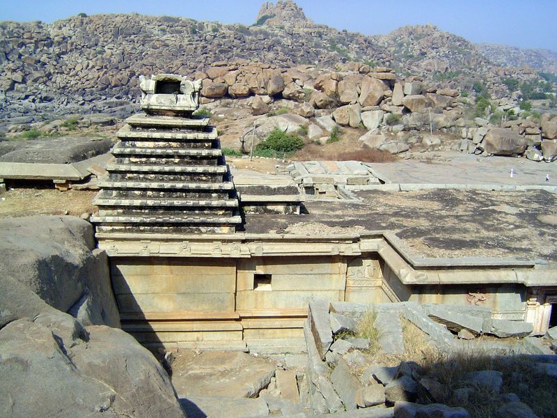 The Jain label comes from the stepped roof, although something very similar can be seen on some of the later non-Jain buildings nearby.