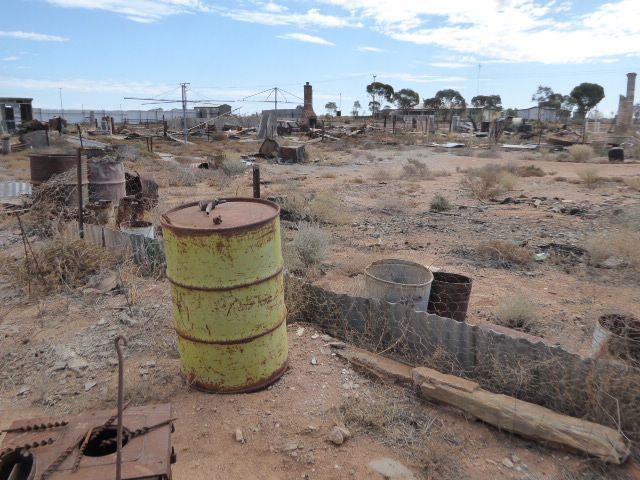 Not much manna, not much hill, but plenty of Outback rubbish.