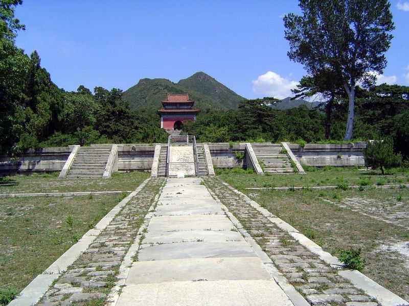 We've shifted to Yongling, the tomb of Zhu Houcong 1507-66, who ruled as Jiajing. It's nearly as grand as Changling, and not nearly as made 