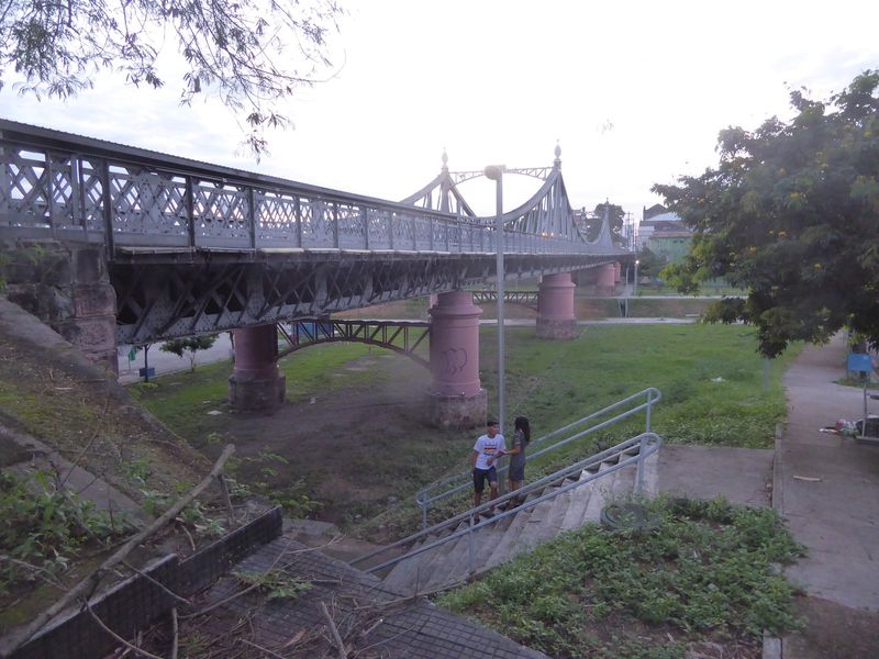 The tram lines ran over this bridge, variously called the iron bridge, the Ponte Benjamin Constant, and the Ponte de Ferro da Cachoeirinha. 