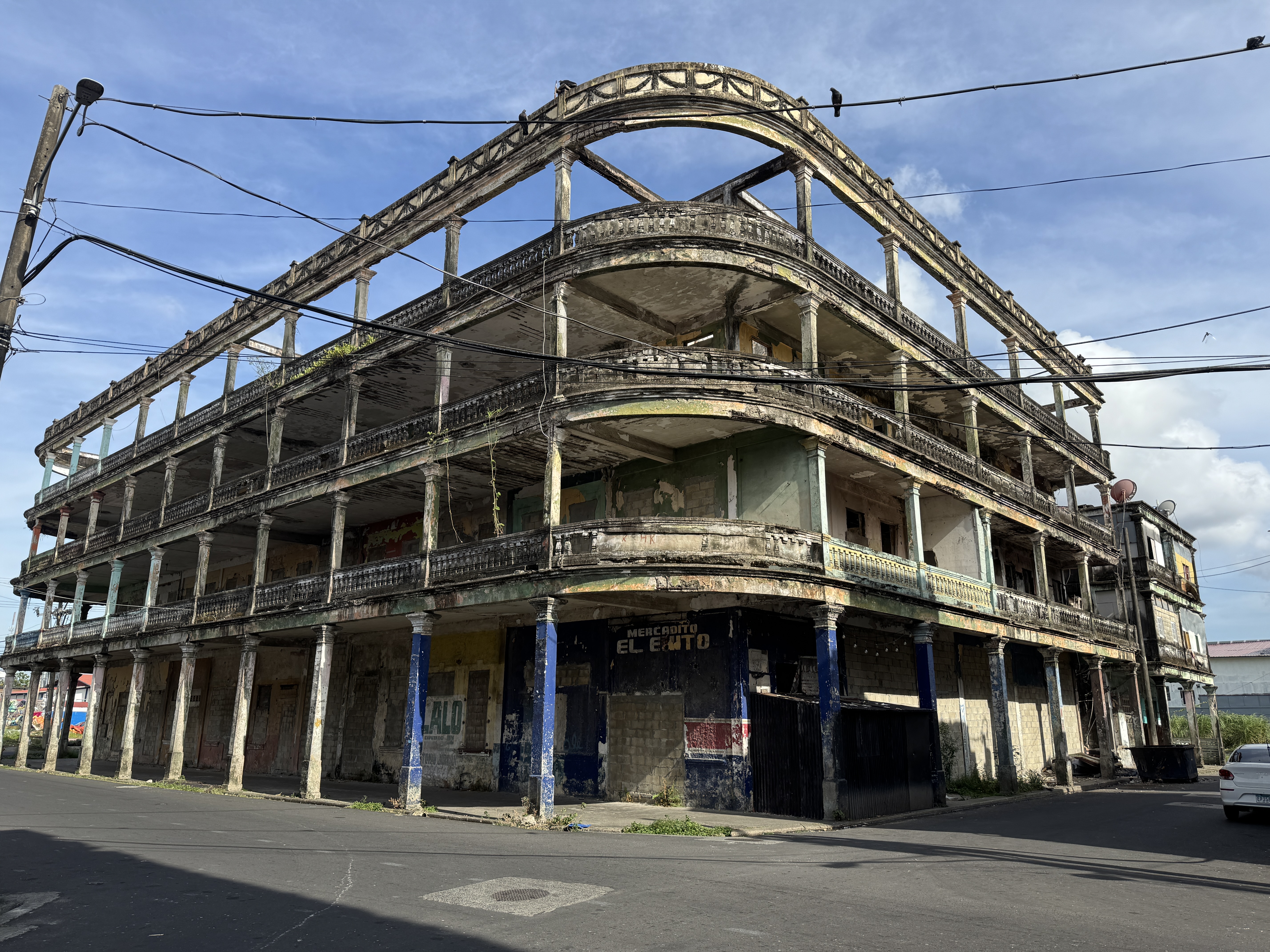 Here's a once-fine corner apartment building in that French Quarter style.