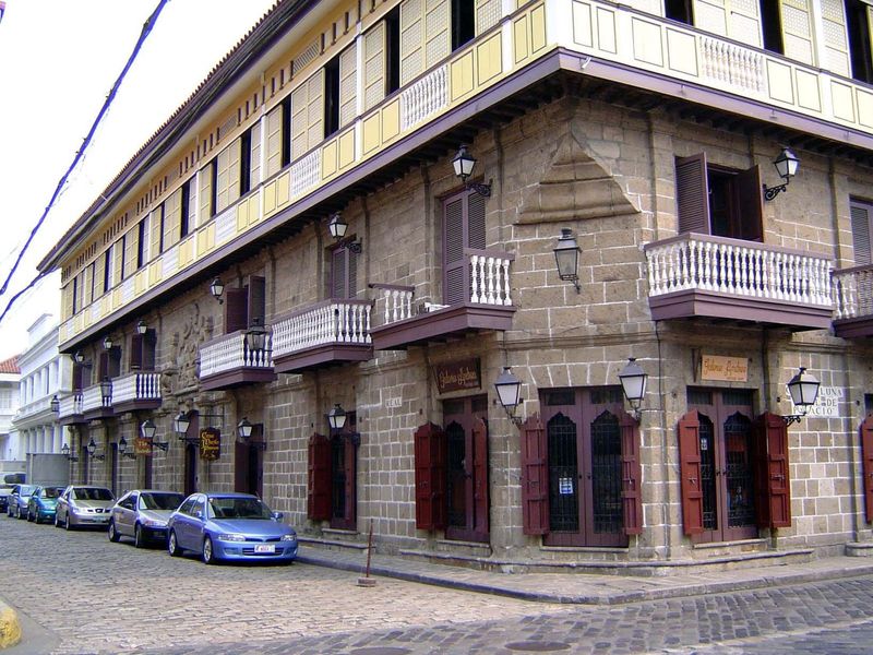 This is the Casa Manila, in the style that the Intramuros Administration fosters under the name "Spanish," though in reality it's indigenous