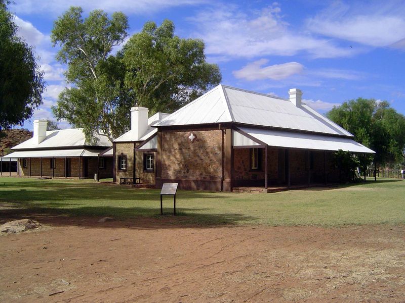 The building on the right was the station master's residence, with a kitchen behind and, separately, on the left, barracks. The station mast