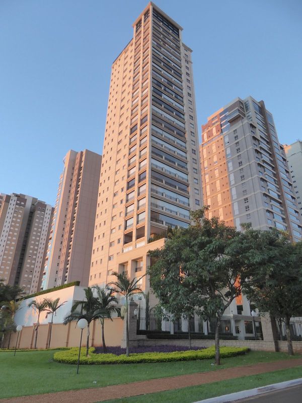 Not what you expect, right? Well, that's Brazil for you. We've just pulled off the beltway that wraps the city on its southern site. Yes, th