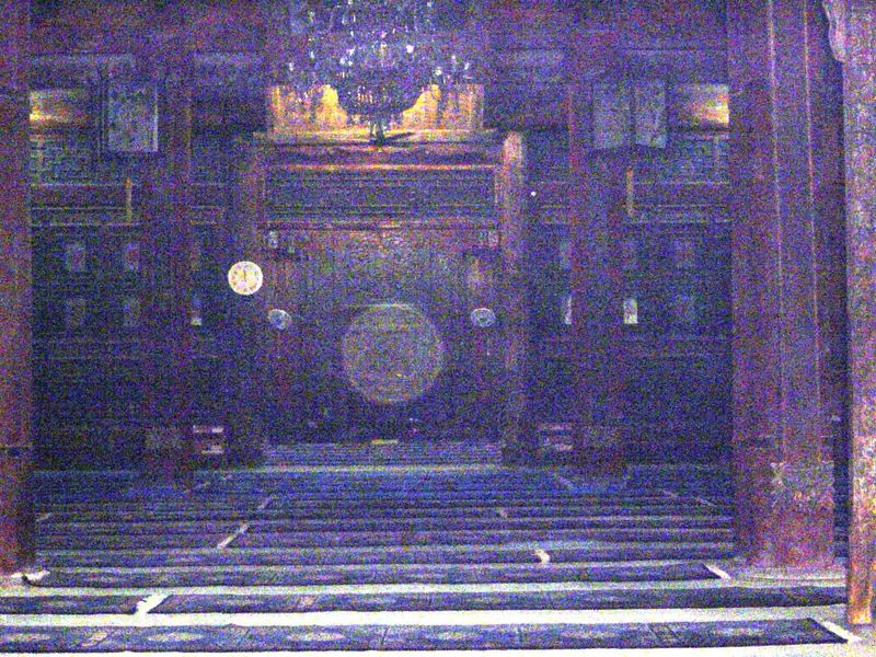 Though the grounds are open to the public, the hall is closed except to Muslims, a point that's irksome until you think of the difficulties 