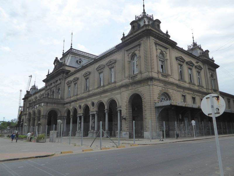 The station was built 1893-7 to a design by Luigi Andreoni, an Uruguay-born, Italian-trained engineer not content with building railroads. H