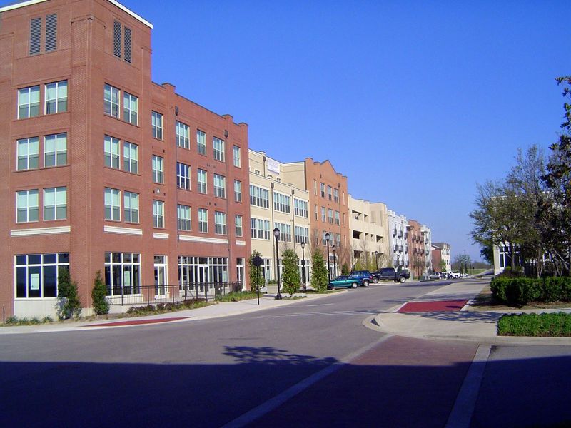 The plaza in the previous picture is on the right here. Those buildings on the left are apartment buildings, except for the garage about hal