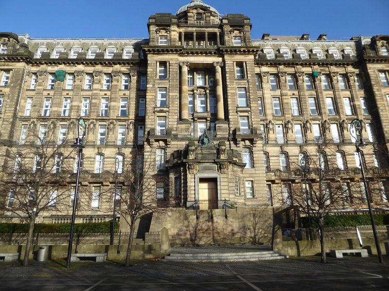 Still, the building provided 660 beds, and perhaps no better location could be found. See Victoria in bronze?