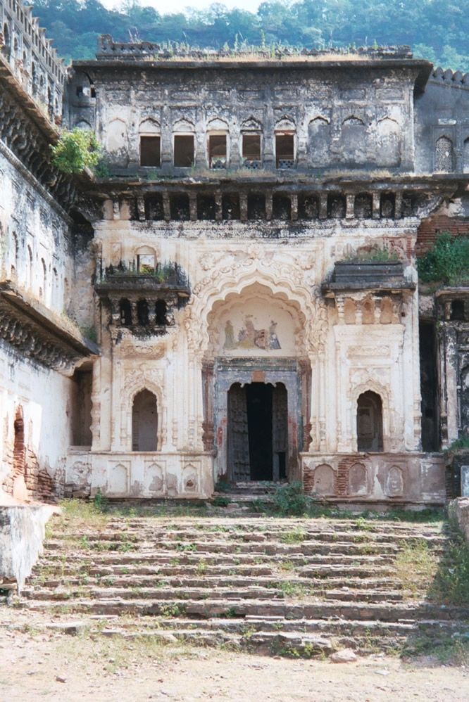 Entrance to the raja's abandoned palace.