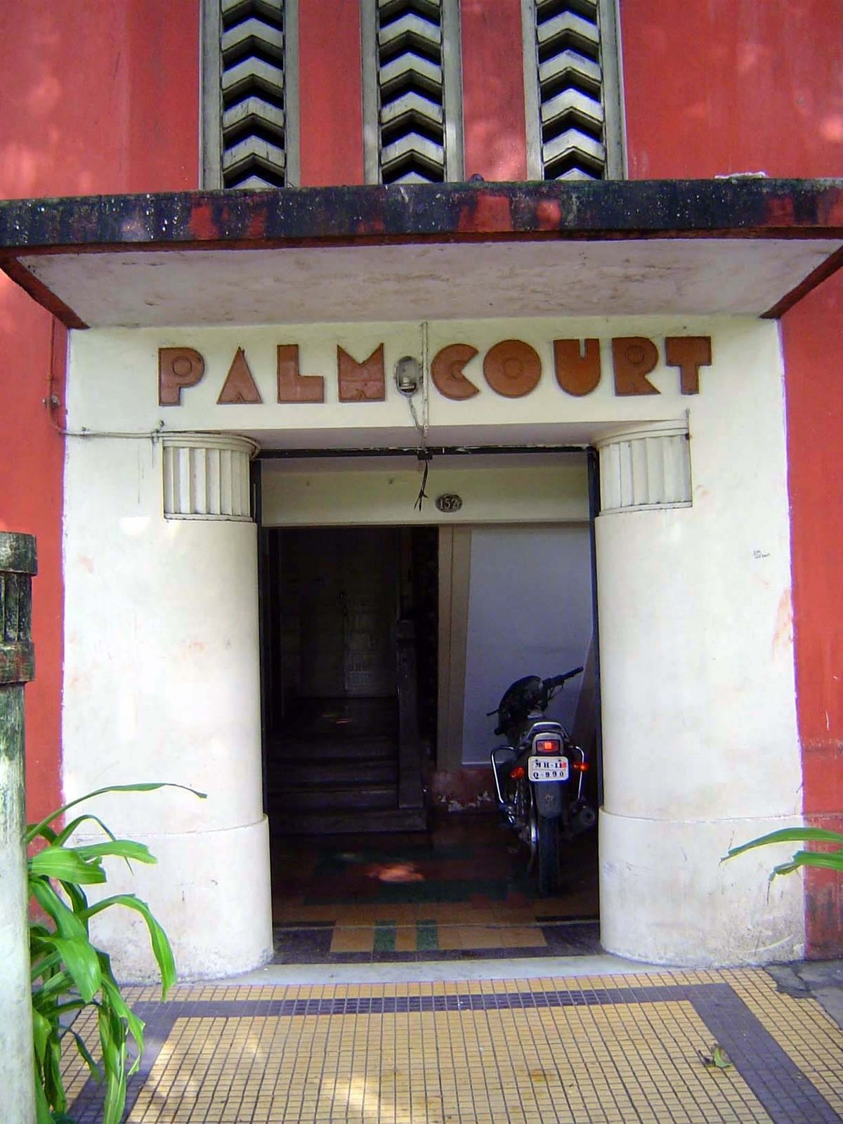 Palm Court, at 152 Queens Road, is from 1933-30 and was another building by Gajanan B. Mhatre. The entrance is magnified by color and bold c