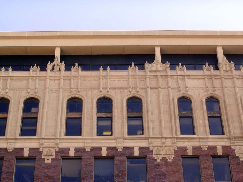 Cornice detail. The top is a later addition, guided by the precept that no building's too good to spoil with some extra rentable space.