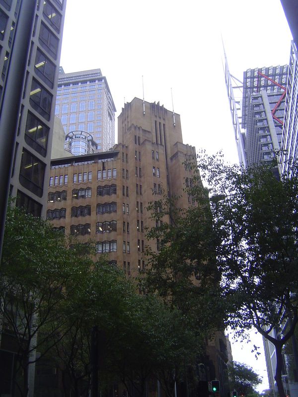 Away with perpendicular Gothic! Here's the former City Mutual Life, built in 1934-6 not only with fins up top but with windows arrayed in Ar