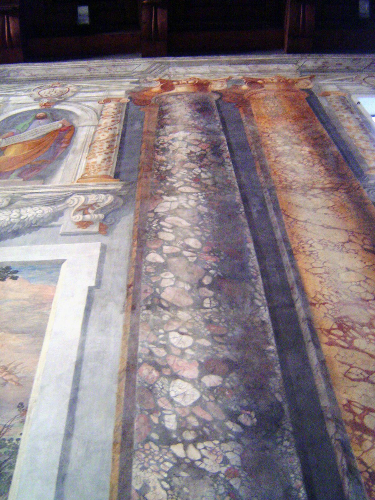 The marble columns of the shoebox are merely painted on a flat wall.