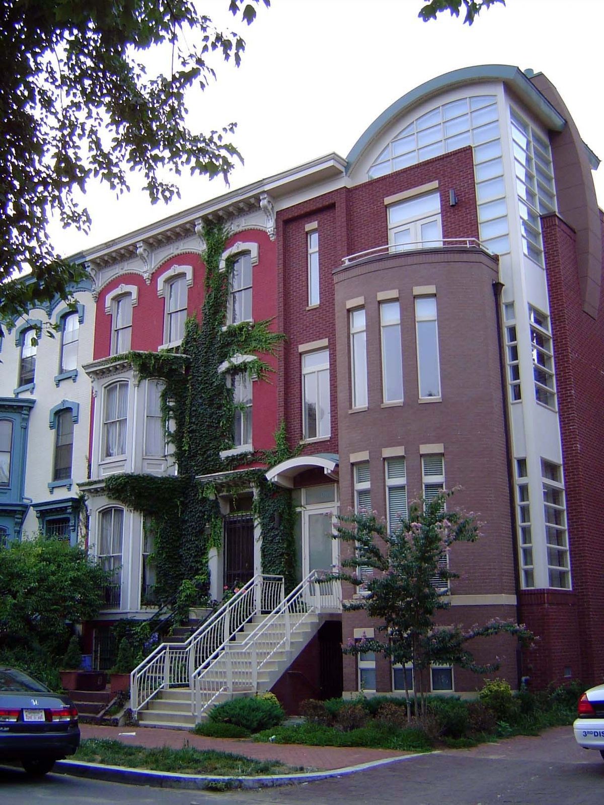 Here, a new townhouse has been fused to the old.