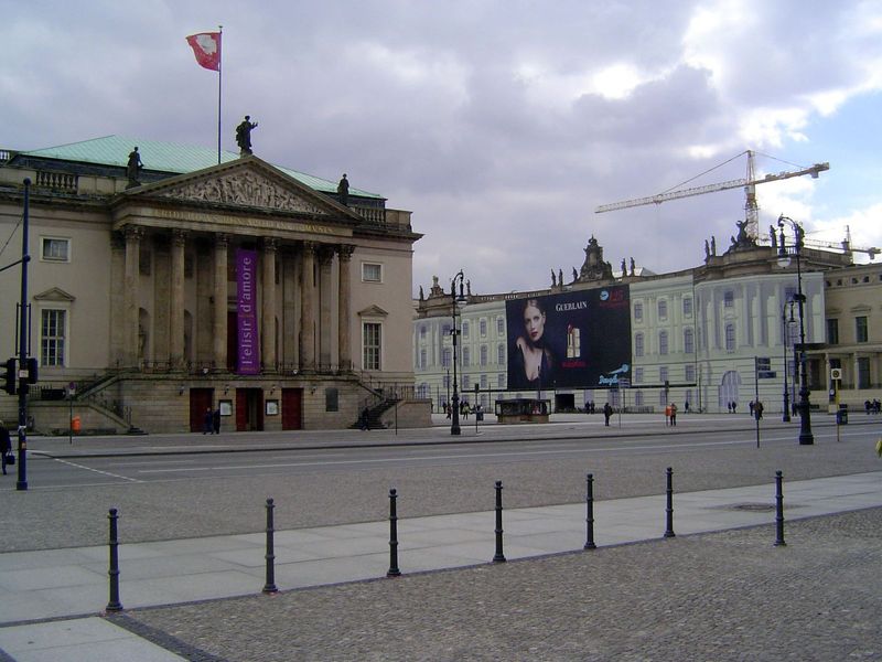 Back on Under den Linden, this is the Statsoper Unter den Linden, the state opera house built in the 1740s, rebuilt after a fire in 1843, an