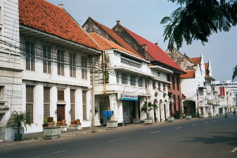 Some of the buildings have their gables parallel to the street; others, perpendicular to it. Note the red building midway down the street.