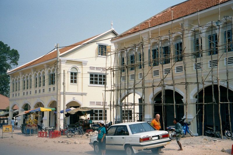 Good thing that the tourist boom didn't start 40 years ago: all this colonial stuff would have been bulldozed. Now it's become part of the n