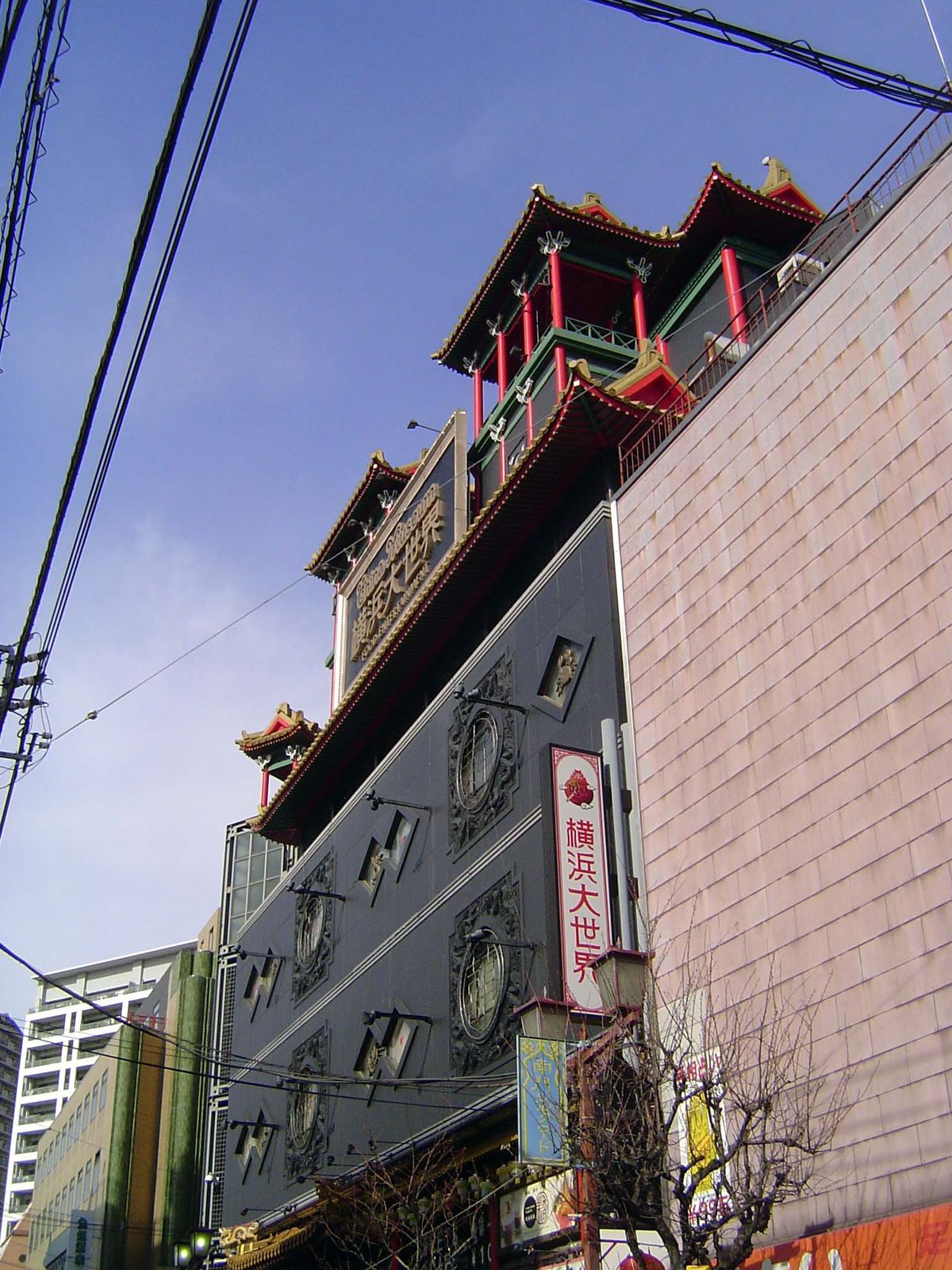 Wow, it's the China Museum, with its pavilion hoisted up top.