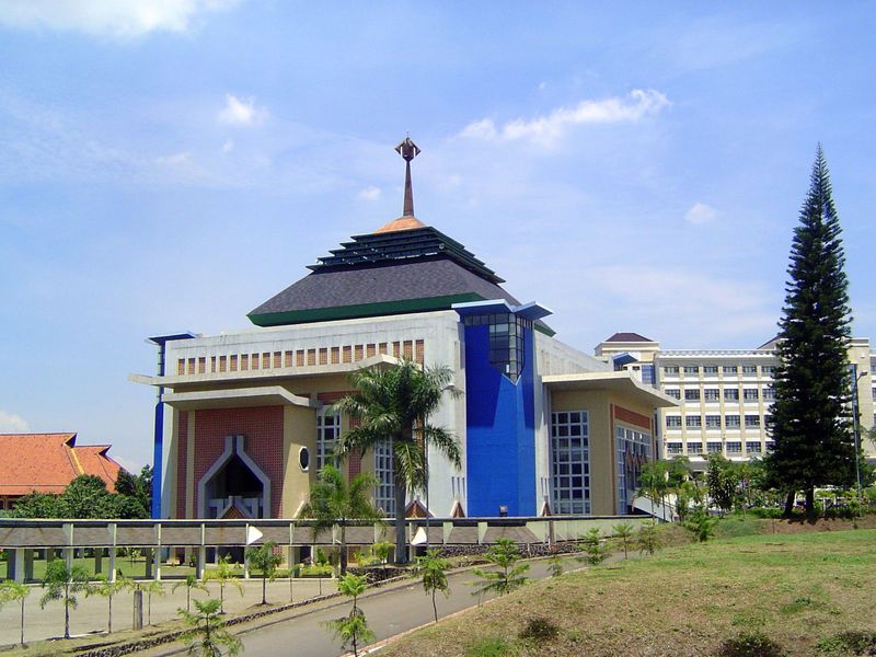 Today the Villa Isola sits on the campus of a teacher's training college, whose buildings revert to the iconic meru, a roof form used in Bal