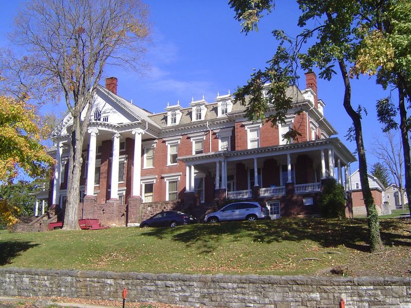 Eventually the Federalist style ran its course. Here's the stylistically eclectic Hastings Mansion, restyled in 1890 for Daniel Hastings, wh