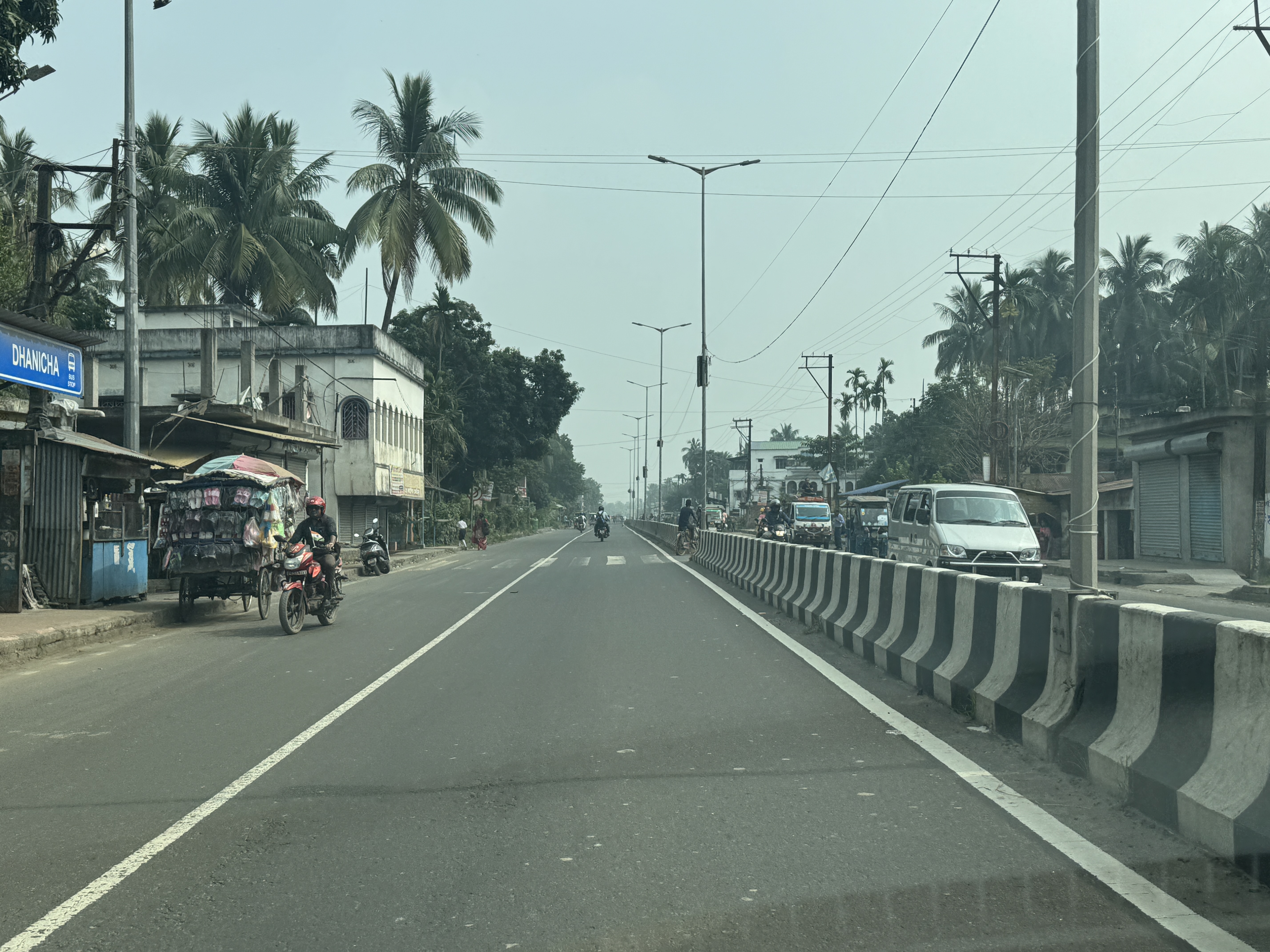 After another 15 miles of National Highway 12 we land in Chakdaha, population 100,000, and turn right onto State Highway 1.  Surprised by Te