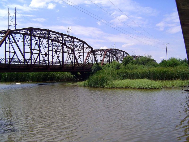 U.S. U.S. 66 crosses the northern end of the reservoir on this old cantilever bridge.