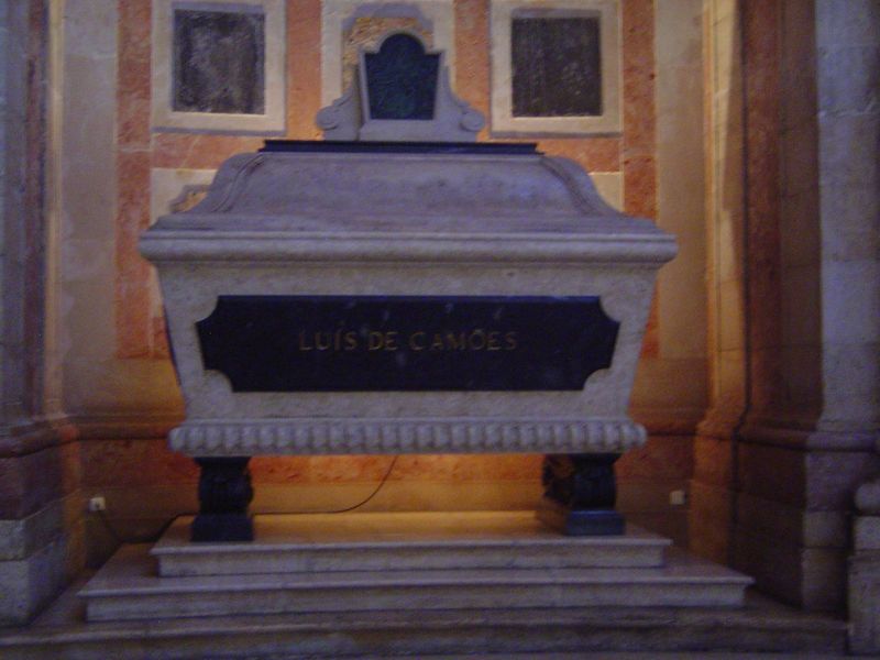 Inside: a set of cenotaphs, which is to say empty tombs. The usual suspects.