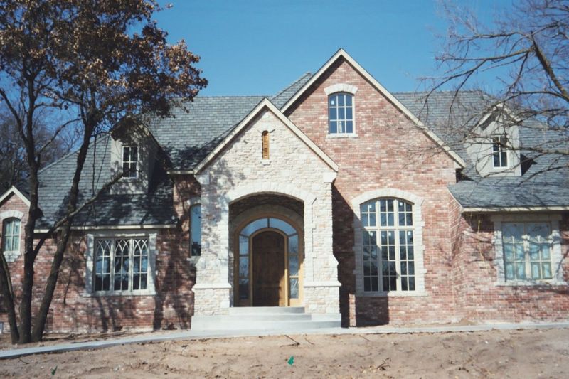 Others demonstrated the continuing popularity of stone and brick facades on wood-frame houses.