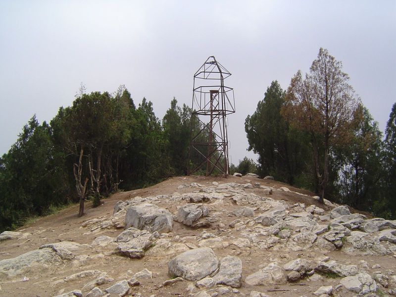 If you climb Mt. Liang, on the other hand, you may be in for a disappointment: there's nothing except rocks and trees. The tombs, of course,