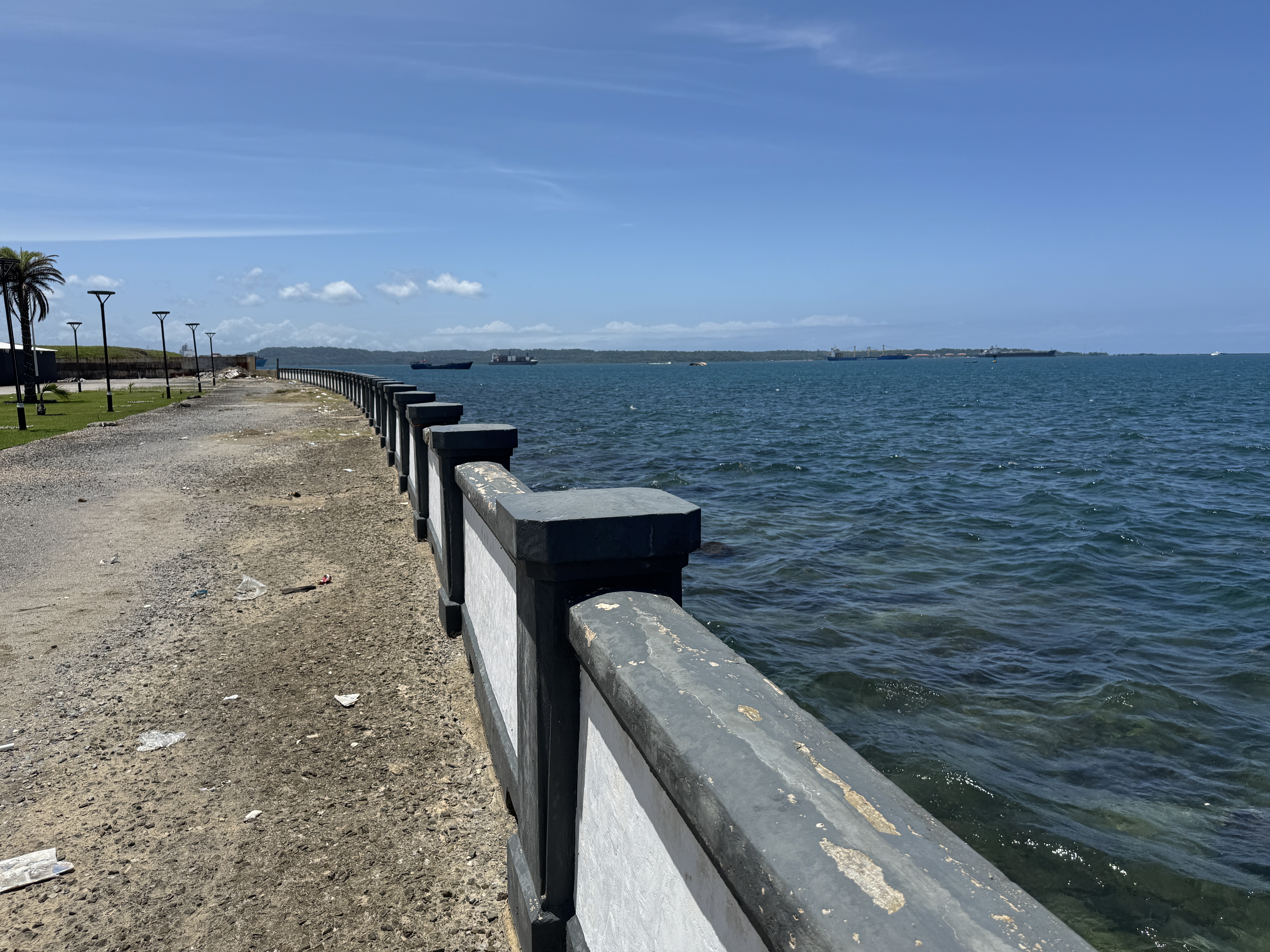 Sea wall at the hotel.  There's only about one foot of tide at Colon.