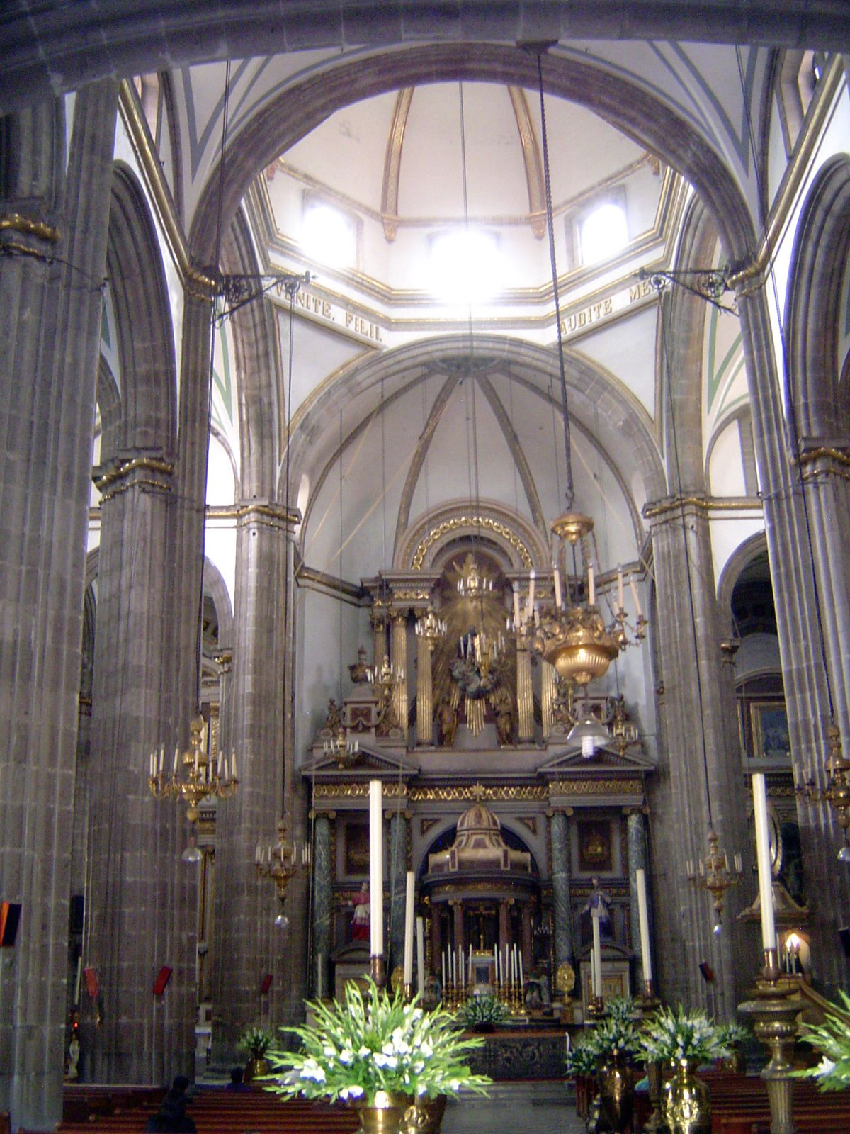 The altar, a neoclassic design by Manuel Tolsá, was dedicated in 1799 to Saint Philip Neri.