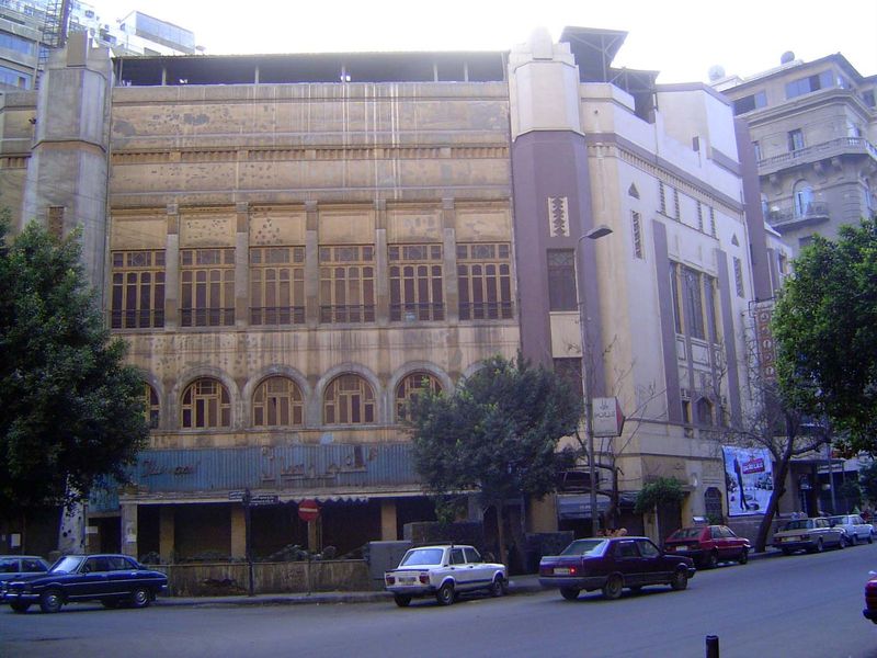 A block to the east was the Theatre Printania, specializing in operattas and comedies performed by French touring companies. Business was se