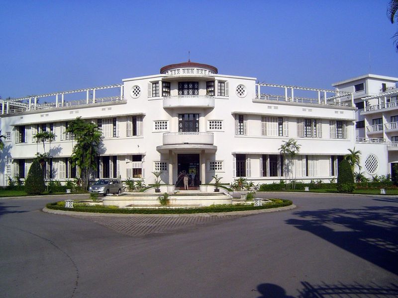 La Residence Hotel, a colonial leftover from 1923.