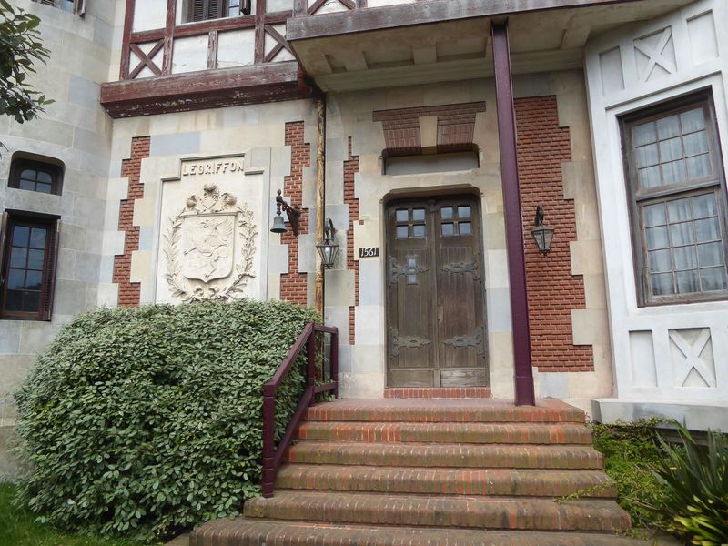 The house was built in 1914 for Andres Mendizabal, a Basque who had arrived in 1870. It was sold in the 1940s to Don Joaquin Secco Illa and 