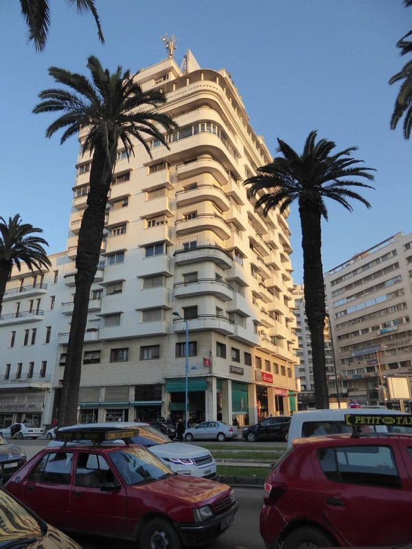 The Moretti-Milone building from 1935 foreshadowed the highrises coming to Casablanca. Its prominence was accentuated in 1952 with the openi