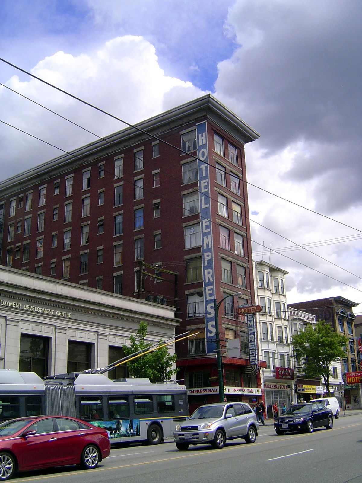 That would be Victoria, of course; there has since been no other empress.

!

The Vancouver of these years had single-family homes, too, alb